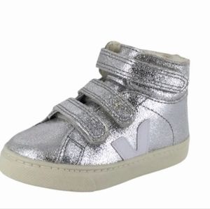 NIB VEJA Little girls   Esplar Mid Top Fur Lined Leather Sneakers US 7 silver wh